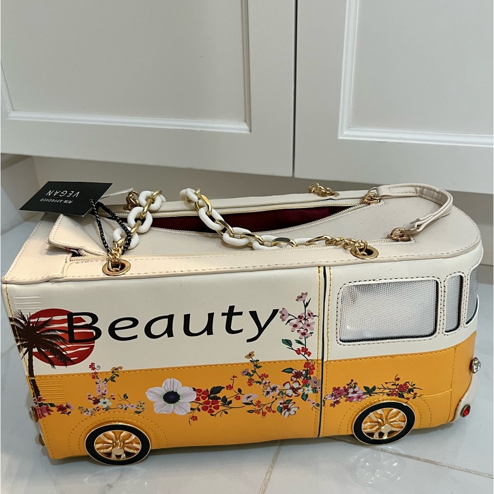 UNIQUE BUS PURSE NWT